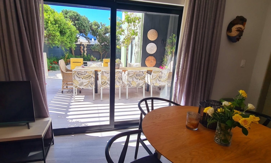 10 Bedroom Property for Sale in Bloubergstrand Western Cape